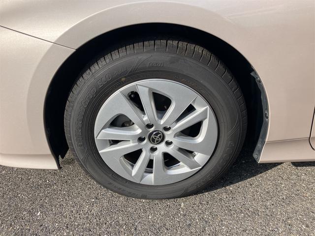 プリウス S バックカメラ ETC アイドリングストップ LEDヘッドランプ キーレス スマートキー 運転席・助手席エアバッグ(11枚目)