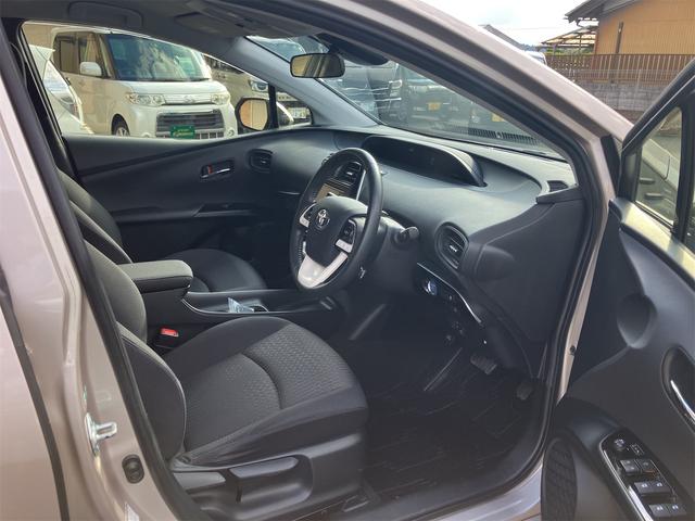 プリウス S バックカメラ ETC アイドリングストップ LEDヘッドランプ キーレス スマートキー 運転席・助手席エアバッグ(13枚目)