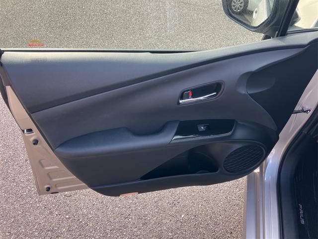 プリウス S バックカメラ ETC アイドリングストップ LEDヘッドランプ キーレス スマートキー 運転席・助手席エアバッグ(17枚目)