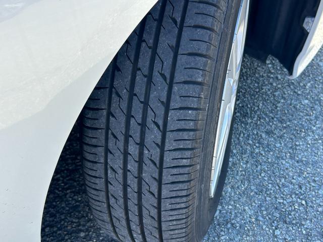 プリウス Ｓ　ＴＯＹＯＴＡ純正ナビ・ビルトインＥＴＣ・Ｂｌｕｅｔｏｏｔｈ・フォグランプ・ＬＥＤヘッドライト・バックカメラ・ドライブレコーダー・スマートキー・プッシュスタート・オートエアコン・フルセグＴＶ・純正アルミ（17枚目）