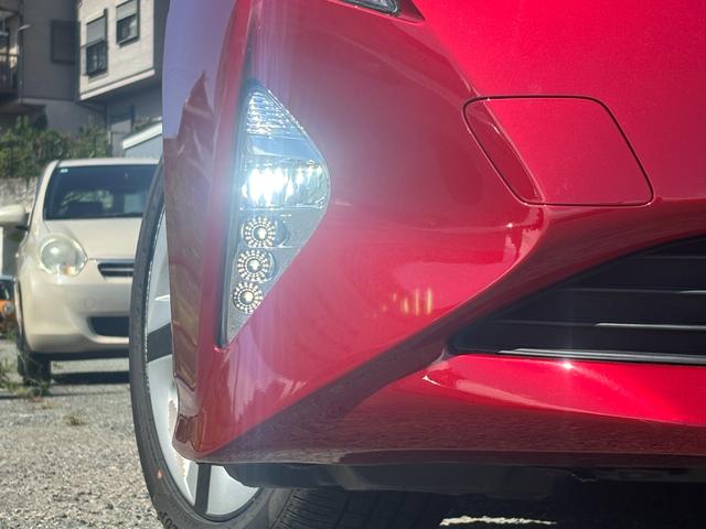 プリウス Ｓツーリングセレクション　トヨタセーフティーセンス・純正ナビ・バックカメラ・ビルトインＥＴＣ・プッシュスタート・クルコン・スマートキー・シートヒーター・レザーシート・ＬＥＤヘッド・純正アルミ・フォグランプ・横滑り防止装置！（13枚目）