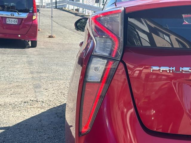 プリウス Ｓツーリングセレクション　トヨタセーフティーセンス・純正ナビ・バックカメラ・ビルトインＥＴＣ・プッシュスタート・クルコン・スマートキー・シートヒーター・レザーシート・ＬＥＤヘッド・純正アルミ・フォグランプ・横滑り防止装置！（24枚目）