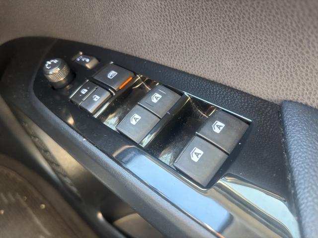 プリウス Ｓツーリングセレクション　トヨタセーフティーセンス・純正ナビ・バックカメラ・ビルトインＥＴＣ・プッシュスタート・クルコン・スマートキー・シートヒーター・レザーシート・ＬＥＤヘッド・純正アルミ・フォグランプ・横滑り防止装置！（38枚目）