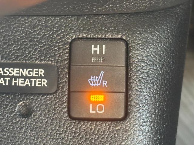 プリウス Ｓツーリングセレクション　トヨタセーフティーセンス・純正ナビ・バックカメラ・ビルトインＥＴＣ・プッシュスタート・クルコン・スマートキー・シートヒーター・レザーシート・ＬＥＤヘッド・純正アルミ・フォグランプ・横滑り防止装置！（39枚目）