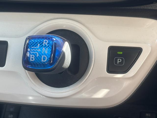 プリウス Ｓツーリングセレクション　トヨタセーフティーセンス・純正ナビ・バックカメラ・ビルトインＥＴＣ・プッシュスタート・クルコン・スマートキー・シートヒーター・レザーシート・ＬＥＤヘッド・純正アルミ・フォグランプ・横滑り防止装置！（40枚目）