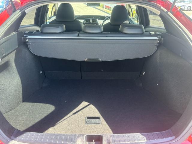 プリウス Ｓツーリングセレクション　トヨタセーフティーセンス・純正ナビ・バックカメラ・ビルトインＥＴＣ・プッシュスタート・クルコン・スマートキー・シートヒーター・レザーシート・ＬＥＤヘッド・純正アルミ・フォグランプ・横滑り防止装置！（56枚目）