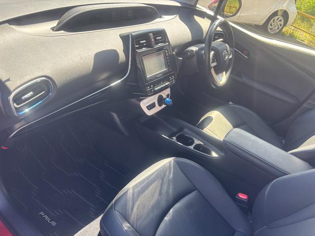 プリウス Ｓツーリングセレクション　トヨタセーフティーセンス・純正ナビ・バックカメラ・ビルトインＥＴＣ・プッシュスタート・クルコン・スマートキー・シートヒーター・レザーシート・ＬＥＤヘッド・純正アルミ・フォグランプ・横滑り防止装置！（62枚目）