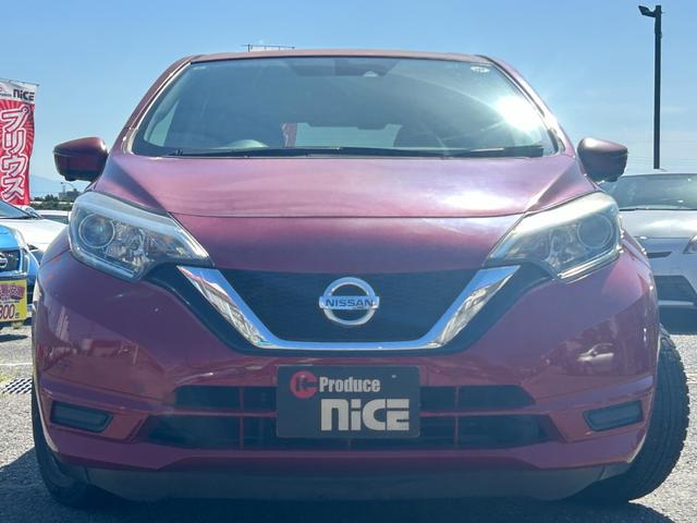 ノート Ｘ　アラウンドビューモニター・エマージェンシーブレーキ・純正ナビ・ＥＴＣ・社外アルミホイール・プッシュスタート・コーナーセンサー・レーンキープ・デジタルインナーミラー・スマートキー・オートエアコン（9枚目）