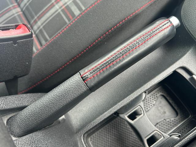 ゴルフ ＧＴＩ　ＥＴＣ・ドラレコ・ディスチャージドランプ・クルコン・社外ナビ・フロントフォグランプ・リアフォグランプ・純正アルミ・横滑り防止装置・ミュージックサーバー・パドルシフト・ワンセグＴＶ・盗難防止・Ｗエアコン（37枚目）
