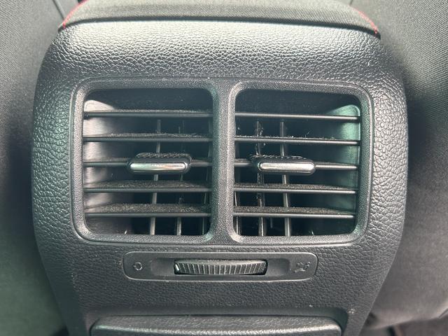 ゴルフ ＧＴＩ　ＥＴＣ・ドラレコ・ディスチャージドランプ・クルコン・社外ナビ・フロントフォグランプ・リアフォグランプ・純正アルミ・横滑り防止装置・ミュージックサーバー・パドルシフト・ワンセグＴＶ・盗難防止・Ｗエアコン（52枚目）