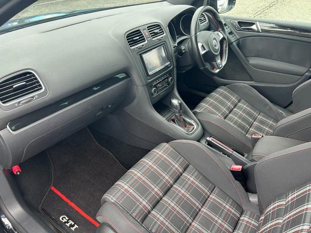 ゴルフ ＧＴＩ　ＥＴＣ・ドラレコ・ディスチャージドランプ・クルコン・社外ナビ・フロントフォグランプ・リアフォグランプ・純正アルミ・横滑り防止装置・ミュージックサーバー・パドルシフト・ワンセグＴＶ・盗難防止・Ｗエアコン（58枚目）