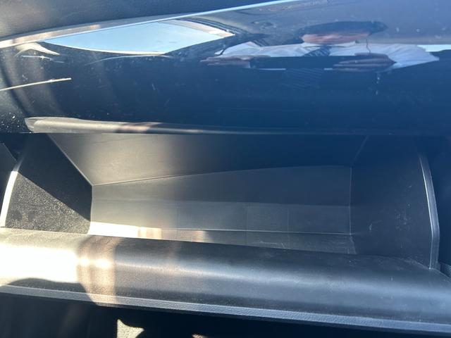 プリウス Sセーフティプラス トヨタセーフティーセンス・純正9型ナビ・バックカメラ・ETC・ドラレコ・クルコン・プッシュスタート・Bluetooth・LEDヘッド・純正アルミ・パーキングアシスト・コーナーセンサー・フルセグ・フォグ(65枚目)