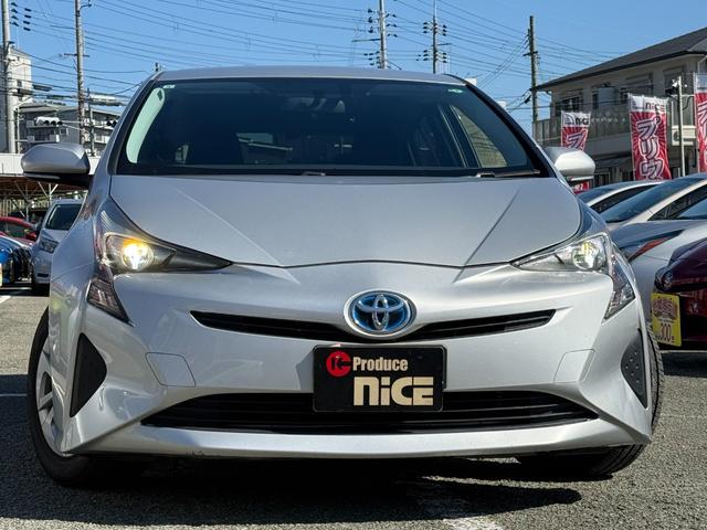 プリウス S トヨタ純正ナビ・ビルトインETC・Bluetooth・TV・LEDヘッドライト・純正アルミホイール・電動格納ミラー・ウィンカーミラー・オートエアコン・横滑り防止装置・プッシュスタート・スマートキー(5枚目)