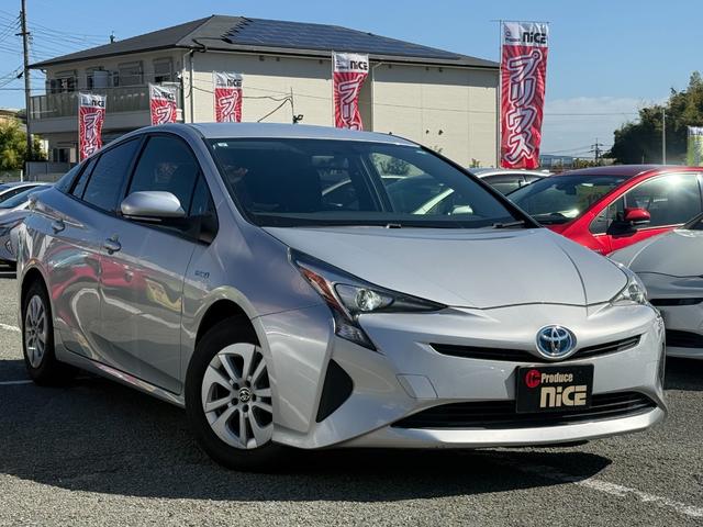 プリウス S トヨタ純正ナビ・ビルトインETC・Bluetooth・TV・LEDヘッドライト・純正アルミホイール・電動格納ミラー・ウィンカーミラー・オートエアコン・横滑り防止装置・プッシュスタート・スマートキー(9枚目)