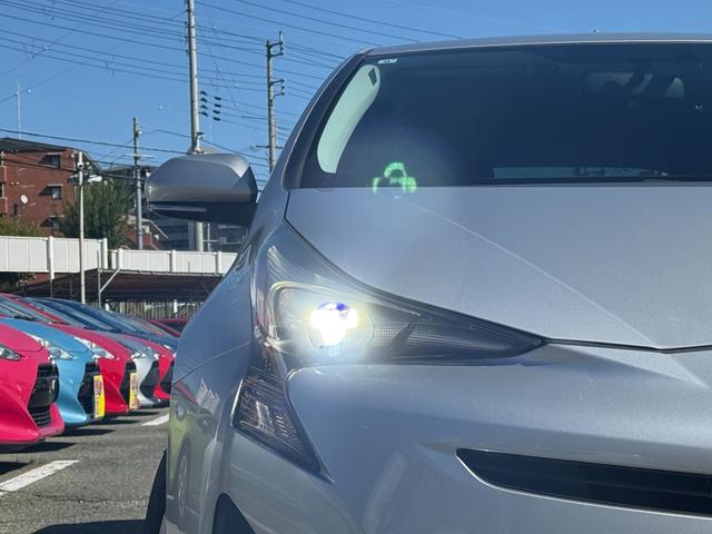 プリウス S トヨタ純正ナビ・ビルトインETC・Bluetooth・TV・LEDヘッドライト・純正アルミホイール・電動格納ミラー・ウィンカーミラー・オートエアコン・横滑り防止装置・プッシュスタート・スマートキー(12枚目)