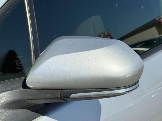 プリウス S トヨタ純正ナビ・ビルトインETC・Bluetooth・TV・LEDヘッドライト・純正アルミホイール・電動格納ミラー・ウィンカーミラー・オートエアコン・横滑り防止装置・プッシュスタート・スマートキー(13枚目)