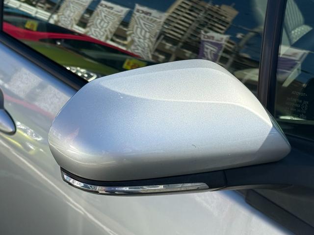 プリウス S トヨタ純正ナビ・ビルトインETC・Bluetooth・TV・LEDヘッドライト・純正アルミホイール・電動格納ミラー・ウィンカーミラー・オートエアコン・横滑り防止装置・プッシュスタート・スマートキー(14枚目)