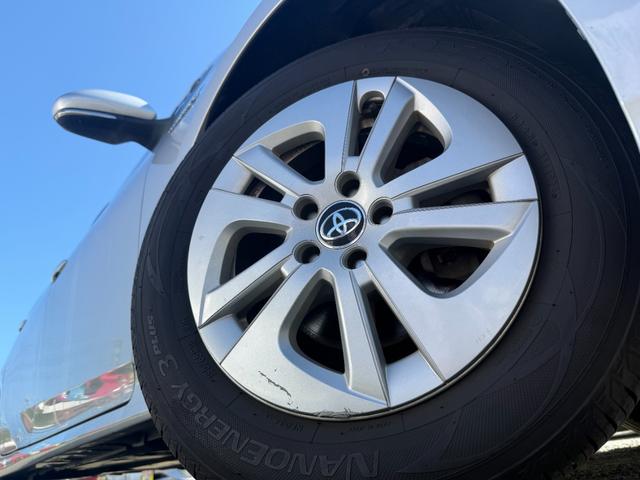 プリウス S トヨタ純正ナビ・ビルトインETC・Bluetooth・TV・LEDヘッドライト・純正アルミホイール・電動格納ミラー・ウィンカーミラー・オートエアコン・横滑り防止装置・プッシュスタート・スマートキー(15枚目)