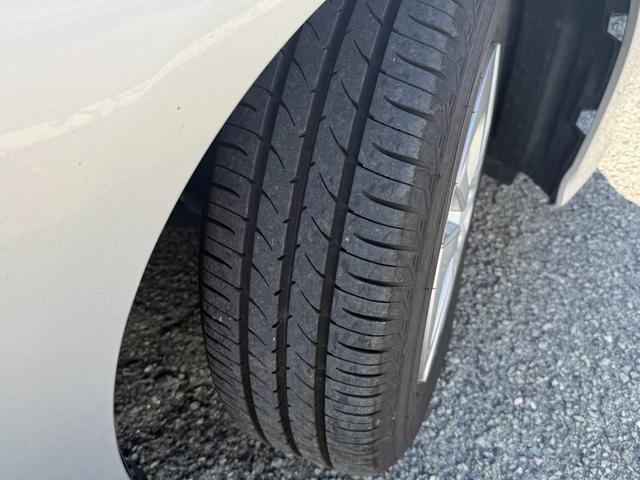 プリウス S トヨタ純正ナビ・ビルトインETC・Bluetooth・TV・LEDヘッドライト・純正アルミホイール・電動格納ミラー・ウィンカーミラー・オートエアコン・横滑り防止装置・プッシュスタート・スマートキー(16枚目)