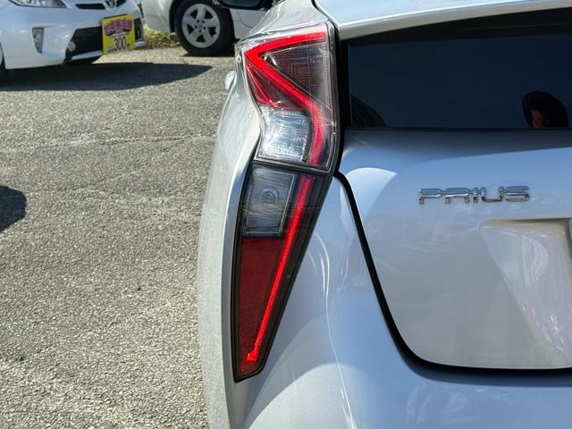 プリウス S トヨタ純正ナビ・ビルトインETC・Bluetooth・TV・LEDヘッドライト・純正アルミホイール・電動格納ミラー・ウィンカーミラー・オートエアコン・横滑り防止装置・プッシュスタート・スマートキー(24枚目)