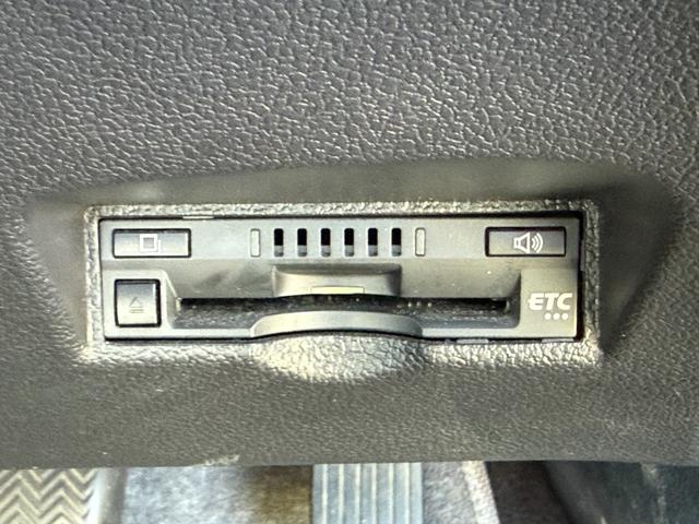 プリウス S トヨタ純正ナビ・ビルトインETC・Bluetooth・TV・LEDヘッドライト・純正アルミホイール・電動格納ミラー・ウィンカーミラー・オートエアコン・横滑り防止装置・プッシュスタート・スマートキー(37枚目)