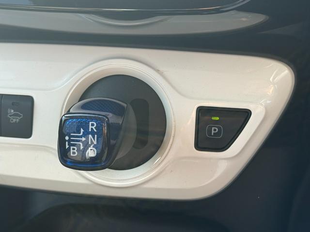 プリウス S トヨタ純正ナビ・ビルトインETC・Bluetooth・TV・LEDヘッドライト・純正アルミホイール・電動格納ミラー・ウィンカーミラー・オートエアコン・横滑り防止装置・プッシュスタート・スマートキー(40枚目)