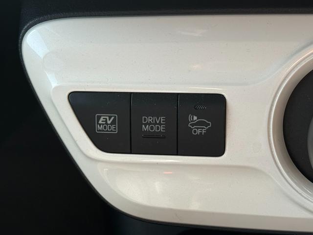 プリウス S トヨタ純正ナビ・ビルトインETC・Bluetooth・TV・LEDヘッドライト・純正アルミホイール・電動格納ミラー・ウィンカーミラー・オートエアコン・横滑り防止装置・プッシュスタート・スマートキー(41枚目)