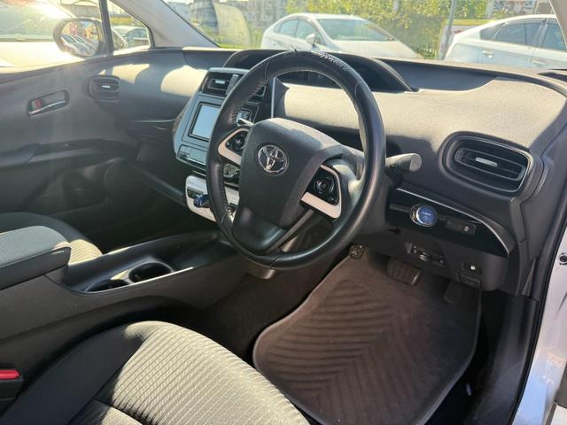 プリウス S トヨタ純正ナビ・ビルトインETC・Bluetooth・TV・LEDヘッドライト・純正アルミホイール・電動格納ミラー・ウィンカーミラー・オートエアコン・横滑り防止装置・プッシュスタート・スマートキー(51枚目)