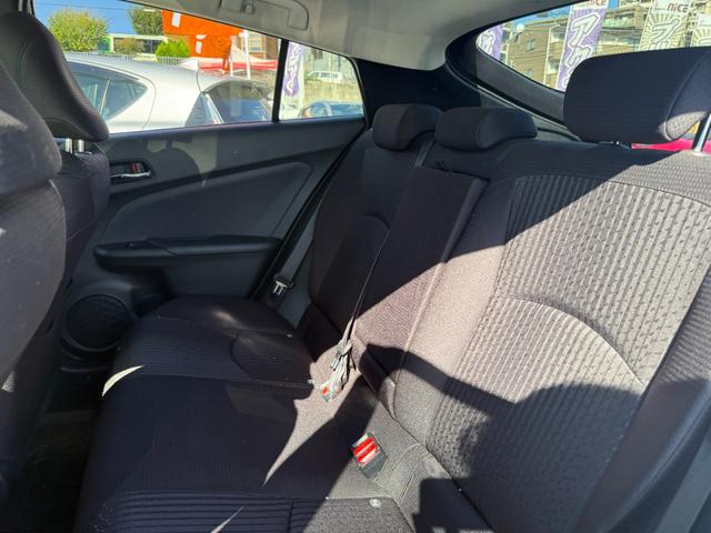 プリウス S トヨタ純正ナビ・ビルトインETC・Bluetooth・TV・LEDヘッドライト・純正アルミホイール・電動格納ミラー・ウィンカーミラー・オートエアコン・横滑り防止装置・プッシュスタート・スマートキー(58枚目)