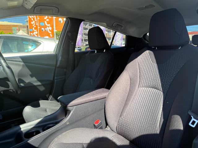 プリウス S トヨタ純正ナビ・ビルトインETC・Bluetooth・TV・LEDヘッドライト・純正アルミホイール・電動格納ミラー・ウィンカーミラー・オートエアコン・横滑り防止装置・プッシュスタート・スマートキー(62枚目)