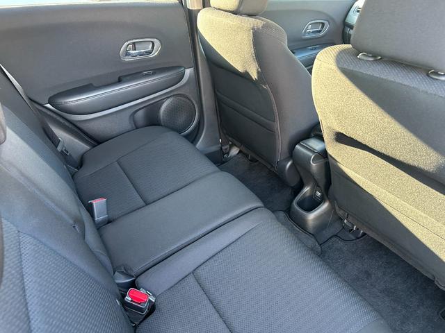 ヴェゼル ハイブリッドX あんしんパッケージ・ホンダインターナビ・パドルシフト・クルコン・スマキー・電子パーキング・バックカメラ・ビルトインETC・LEDヘッドライト・フォグランプ・純正アルミ・ドラレコ・ワンセグTV・(56枚目)