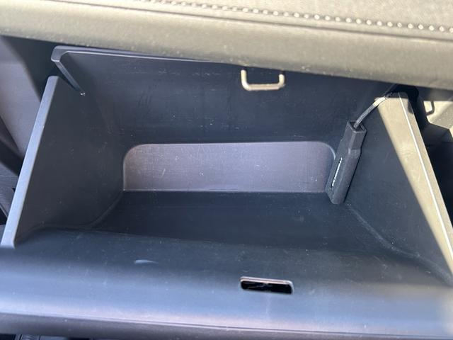 ヴェゼル ハイブリッドX あんしんパッケージ・ホンダインターナビ・パドルシフト・クルコン・スマキー・電子パーキング・バックカメラ・ビルトインETC・LEDヘッドライト・フォグランプ・純正アルミ・ドラレコ・ワンセグTV・(64枚目)