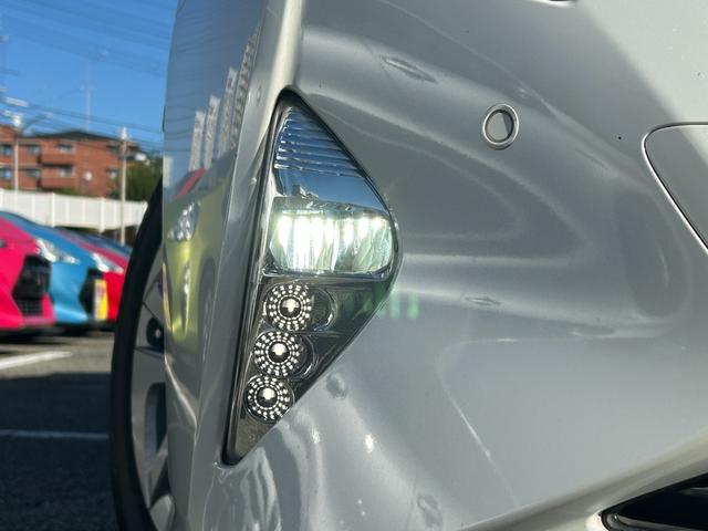 プリウス S 衝突軽減ブレーキ・9型ナビ・クルコン・ETC・バックカメラ・ドラレコ・コーナーセンサー・ヘッドアップディスプレイ・純正アルミ・パーキングアシスト・Bluetooth・LEDヘッド・フォグ・レーンキープ(13枚目)