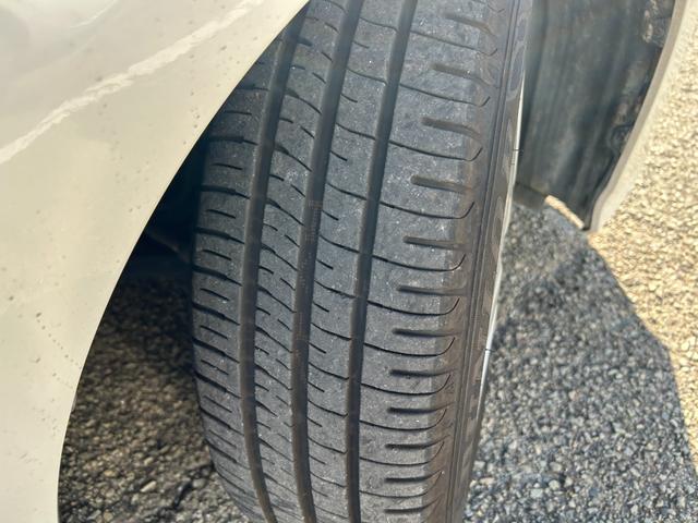 プリウス S 衝突軽減ブレーキ・9型ナビ・クルコン・ETC・バックカメラ・ドラレコ・コーナーセンサー・ヘッドアップディスプレイ・純正アルミ・パーキングアシスト・Bluetooth・LEDヘッド・フォグ・レーンキープ(17枚目)