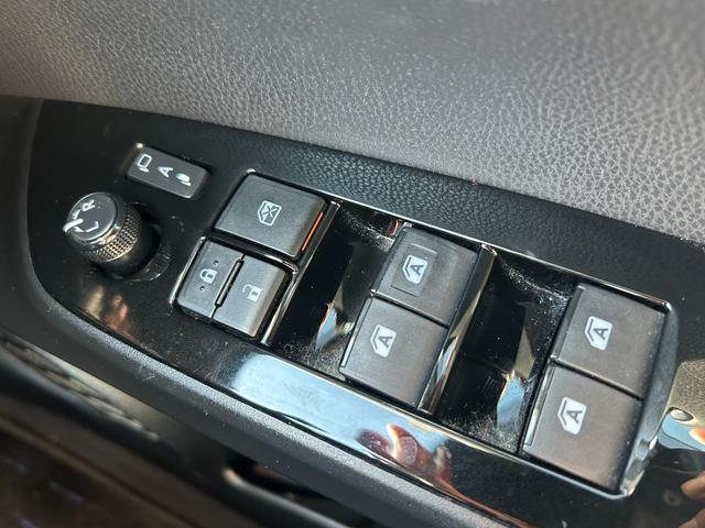 プリウス S 衝突軽減ブレーキ・9型ナビ・クルコン・ETC・バックカメラ・ドラレコ・コーナーセンサー・ヘッドアップディスプレイ・純正アルミ・パーキングアシスト・Bluetooth・LEDヘッド・フォグ・レーンキープ(38枚目)