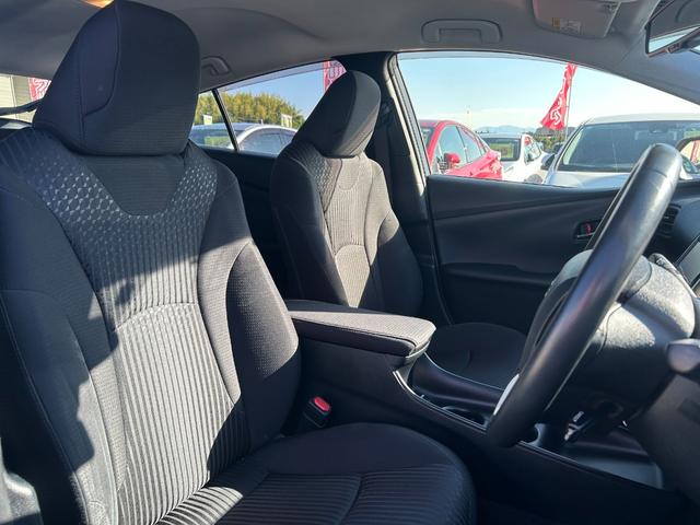 プリウス S 衝突軽減ブレーキ・9型ナビ・クルコン・ETC・バックカメラ・ドラレコ・コーナーセンサー・ヘッドアップディスプレイ・純正アルミ・パーキングアシスト・Bluetooth・LEDヘッド・フォグ・レーンキープ(53枚目)