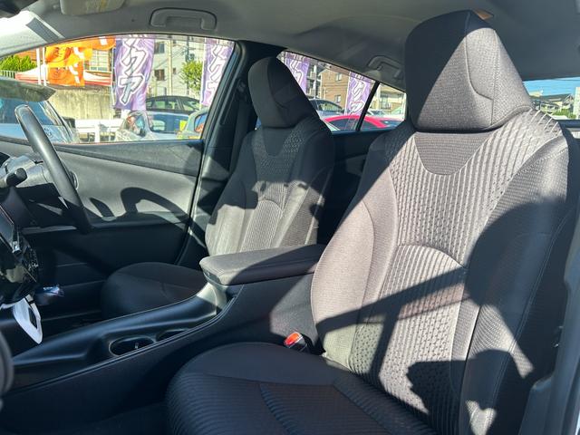 プリウス S 衝突軽減ブレーキ・9型ナビ・クルコン・ETC・バックカメラ・ドラレコ・コーナーセンサー・ヘッドアップディスプレイ・純正アルミ・パーキングアシスト・Bluetooth・LEDヘッド・フォグ・レーンキープ(62枚目)