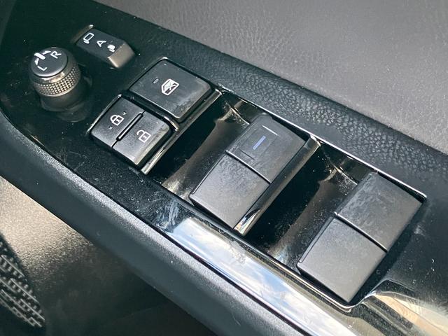 プリウス SセーフティプラスII TOYOTAセーフティセンス・クルコン・全周囲カメラ・純正ナビ・バックカメラ・コーナーセンサー・ETC・ドラレコ・ブラインドスポットモニター・Bluetooth・LEDヘッドライト・純正アルミホイール(40枚目)