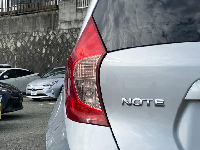 ノート Ｘ　ＤＩＧ－Ｓ　日産純正ナビ・ＥＴＣ・ＨＩＤヘッド・社外１６インチアルミホイール・プッシュスタート・スマートキー・アイドリングストップ・オートエアコン・パワーウィンドウ・パワステ・電動格納ミラー・パワーウィンドウ！！（22枚目）
