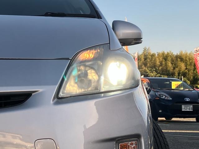 プリウス Ｓ　トヨタ純正ナビ・バックカメラ・ＥＴＣ・ＨＩＤヘッドライト・純正アルミホイール・コーナーセンサー・フロントフォグランプ・プッシュスタート・スマートキー・ＴＶ・フルフラットシート・パワーウィンドウ・ミラー（10枚目）