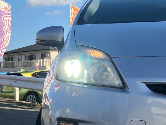 プリウス Ｓ　トヨタ純正ナビ・バックカメラ・ＥＴＣ・ＨＩＤヘッドライト・純正アルミホイール・コーナーセンサー・フロントフォグランプ・プッシュスタート・スマートキー・ＴＶ・フルフラットシート・パワーウィンドウ・ミラー（11枚目）