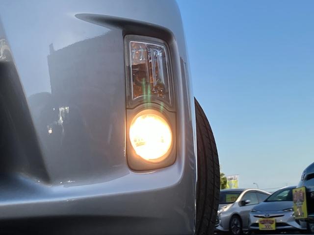 プリウス Ｓ　トヨタ純正ナビ・バックカメラ・ＥＴＣ・ＨＩＤヘッドライト・純正アルミホイール・コーナーセンサー・フロントフォグランプ・プッシュスタート・スマートキー・ＴＶ・フルフラットシート・パワーウィンドウ・ミラー（12枚目）