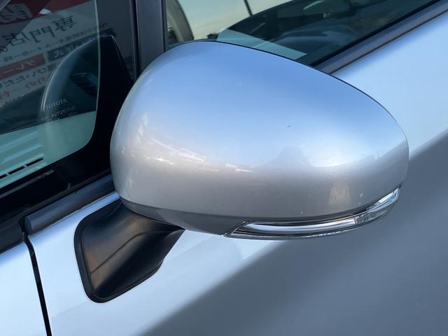 プリウス Ｓ　トヨタ純正ナビ・バックカメラ・ＥＴＣ・ＨＩＤヘッドライト・純正アルミホイール・コーナーセンサー・フロントフォグランプ・プッシュスタート・スマートキー・ＴＶ・フルフラットシート・パワーウィンドウ・ミラー（13枚目）