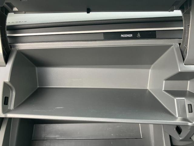 プリウス Ｓ　トヨタ純正ナビ・バックカメラ・ＥＴＣ・ＨＩＤヘッドライト・純正アルミホイール・コーナーセンサー・フロントフォグランプ・プッシュスタート・スマートキー・ＴＶ・フルフラットシート・パワーウィンドウ・ミラー（60枚目）