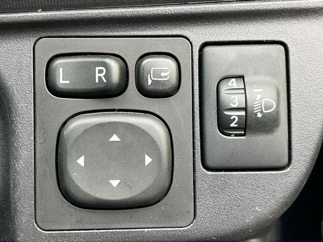 アクア Sスタイルブラック トヨタセーフティーセンス・プッシュスタート・スマートキー・トヨタ純正ナビ・Bカメラ・ビルトインETC 前後ドラレコ・Bluetooth・フルセグTV・レーンキープ・オートマチックハイビーム・電格ミラー(33枚目)