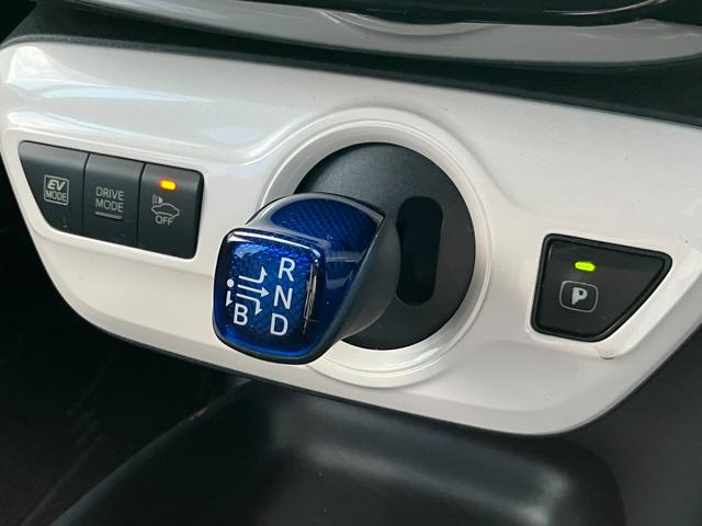 プリウス Ｓセーフティプラス　衝突軽減ブレーキ・クルコン・ヘッドアップディスプレイ・純正ナビ・バックカメラ・ビルトインＥＴＣ・レーンキープ・オートマチックハイビーム・コーナーセンサー・Ｂｌｕｅｔｏｏｔｈ・ＬＥＤヘッドライト・フォグ（41枚目）