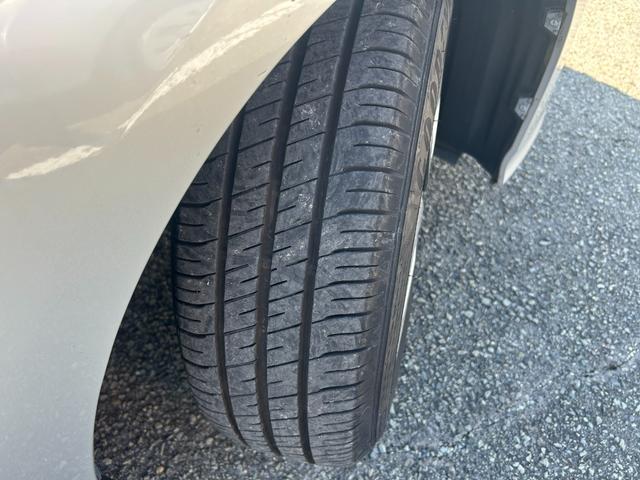 プリウス Ａ　トヨタセーフティーセンス・ブラインドスポットモニター・ヘッドアップディスプレイ・純正ナビ・バックカメラ・ＥＴＣ・コーナーセンサー・ドラレコ・Ｂｌｕｅｔｏｏｔｈ・レーンキープ・オートマチックハイビーム（17枚目）