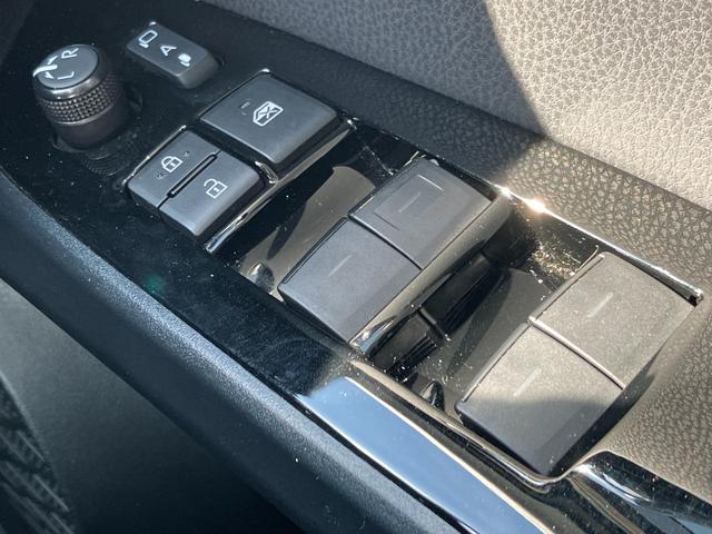 プリウス Ｓ　トヨタセーフティーセンス・レーダークルコン・トヨタ純正ナビ・Ｂカメ・ビルトインＥＴＣ・コーナーセンサー・レーンキープ・オートマチックハイビーム・Ｂｌｕｅｔｏｏｔｈ・フルセグ・ＬＥＤヘッド・フォグランプ（38枚目）