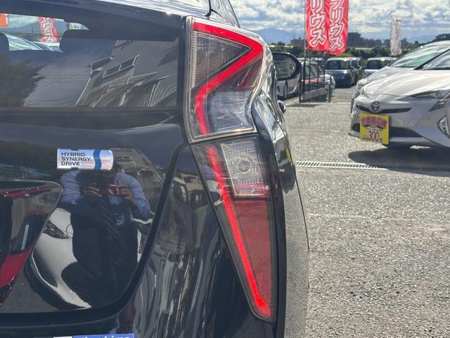 プリウス S トヨタ純正ナビ・Bカメラ・ビルトインETC・Bluetooth・LEDヘッドライト・純正AW・スマートキー・プッシュスタート・オートエアコン・ウィンカーミラー・パワーウィンドウ・アイドリングストップ(23枚目)