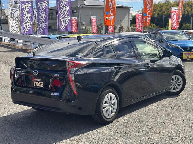 プリウス S トヨタ純正ナビ・Bカメラ・ビルトインETC・Bluetooth・LEDヘッドライト・純正AW・スマートキー・プッシュスタート・オートエアコン・ウィンカーミラー・パワーウィンドウ・アイドリングストップ(34枚目)